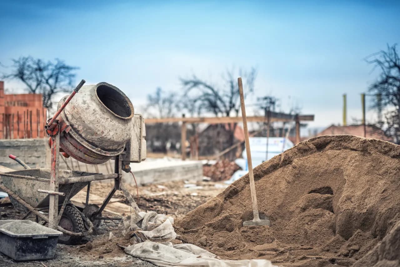 Ile cementu na betoniarkę 150l? Sprawdź idealne proporcje mieszanki Ile cementu na betoniarkę 150l? Sprawdź idealne proporcje mieszanki