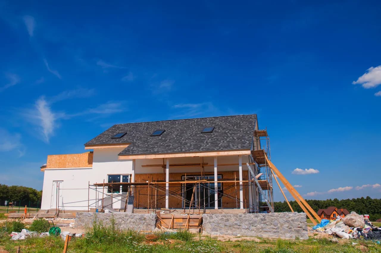 Ile kosztuje budowa domu parterowego 100m2? Sprawdź ukryte wydatki Ile kosztuje budowa domu parterowego 100m2? Sprawdź ukryte wydatki