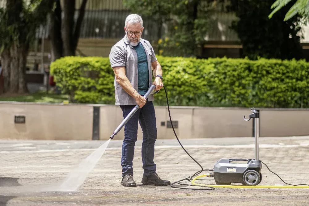 Skuteczne sposoby na to, czym wyczyścić kostkę brukową z cementu Skuteczne sposoby na to, czym wyczyścić kostkę brukową z cementu