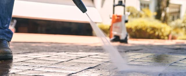Jak wyczyścić kostkę brukową z tynku bez uszkadzania powierzchni Jak wyczyścić kostkę brukową z tynku bez uszkadzania powierzchni